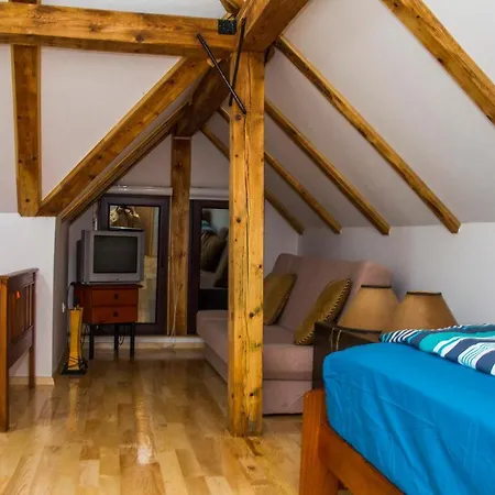 1948 Style Duplex * Han Pijesak